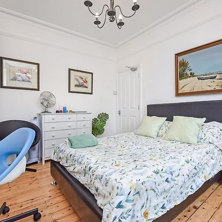 Groves 4 Bedroom, Shepherds Bush Londres Exterior foto