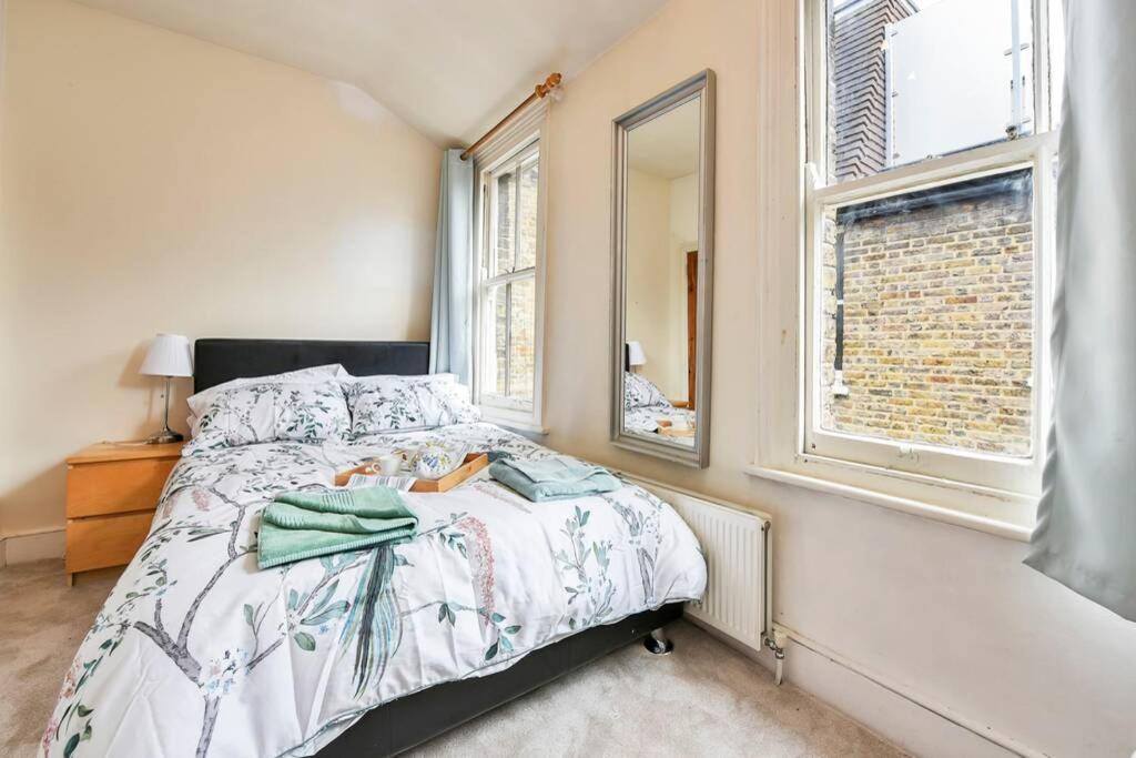 Groves 4 Bedroom, Shepherds Bush Londres Exterior foto