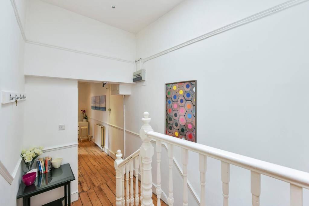 Groves 4 Bedroom, Shepherds Bush Londres Exterior foto