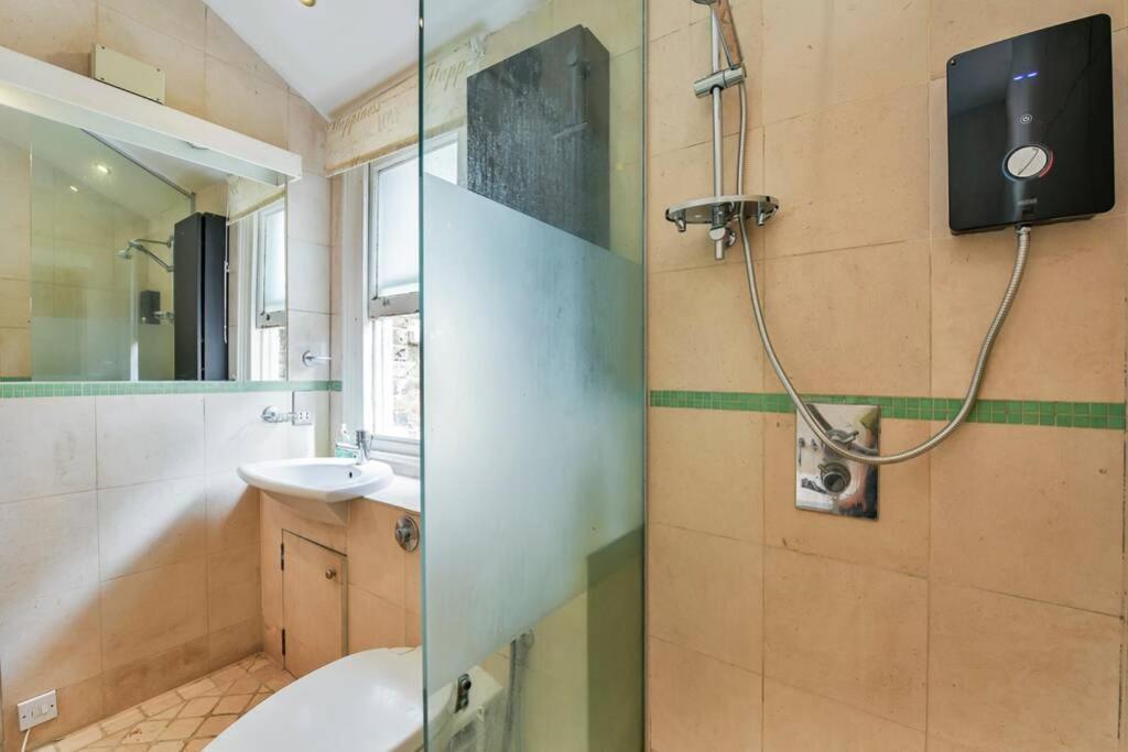 Groves 4 Bedroom, Shepherds Bush Londres Exterior foto