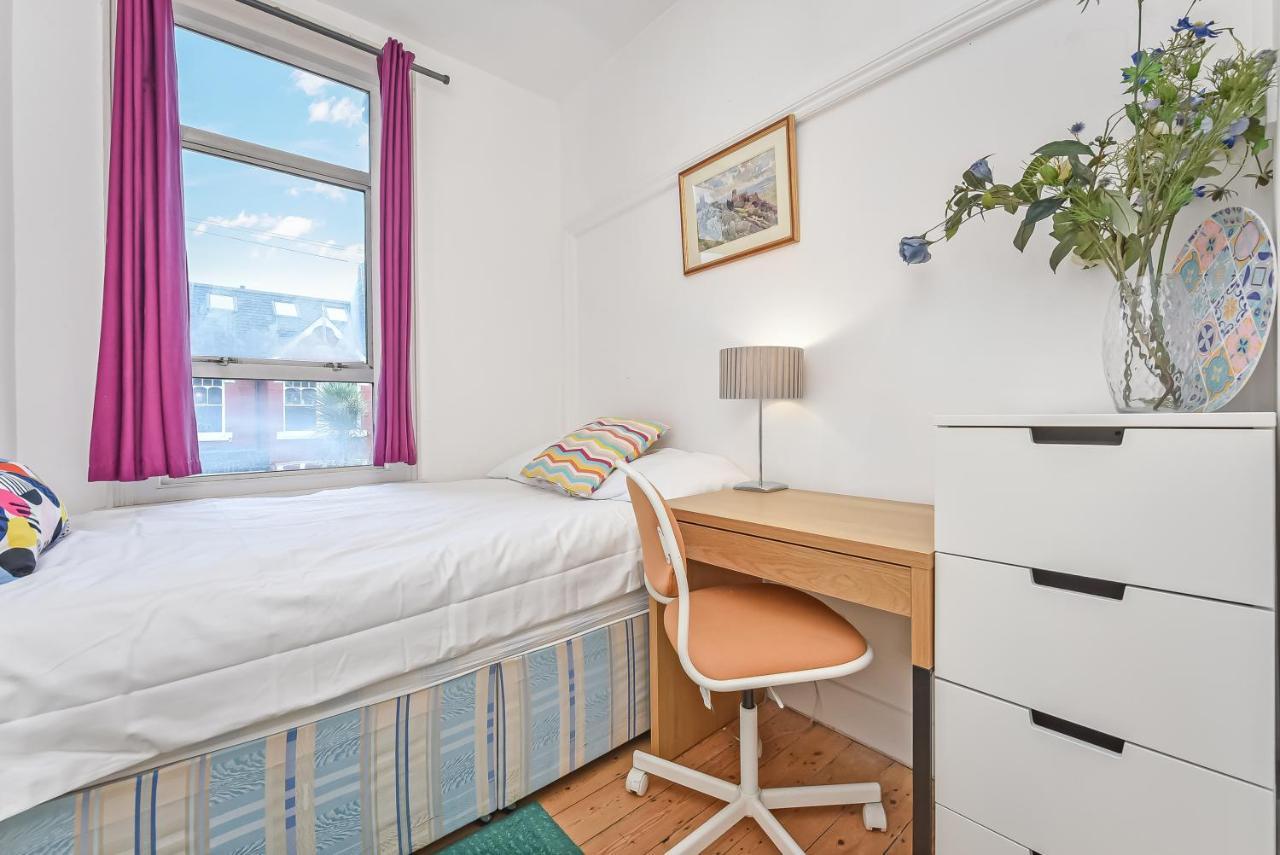 Groves 4 Bedroom, Shepherds Bush Londres Exterior foto
